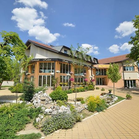 Kesten Futog Exterior foto