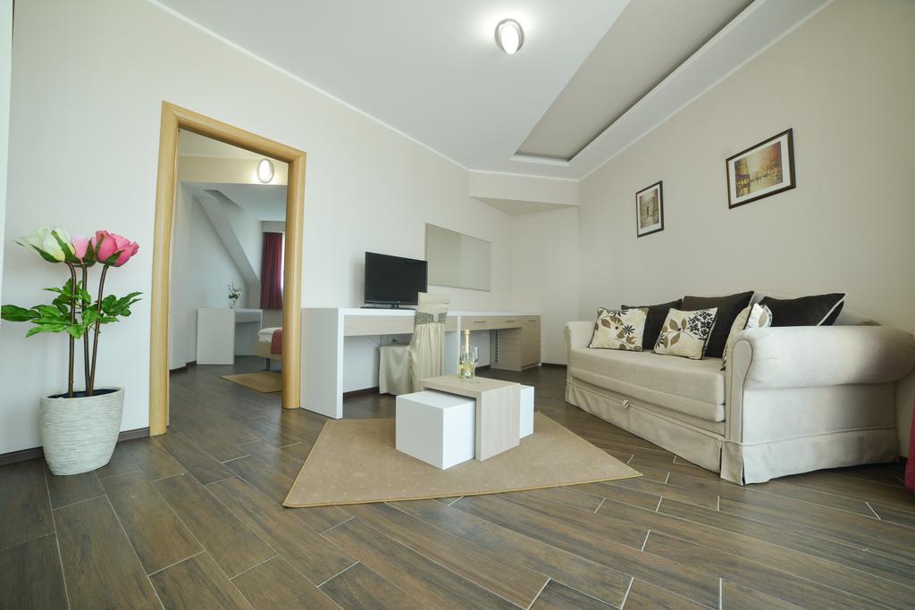 Kesten Futog Habitación foto
