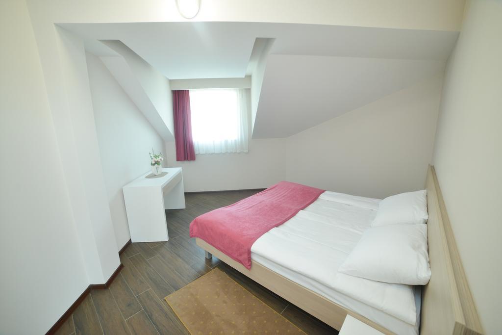 Kesten Futog Habitación foto