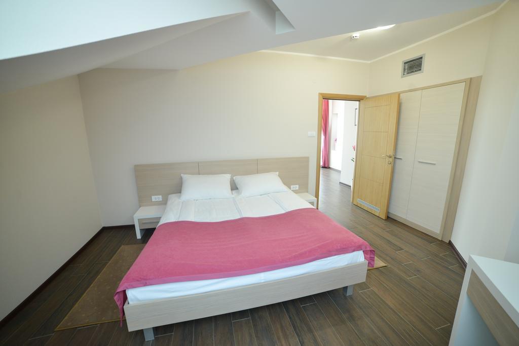 Kesten Futog Habitación foto