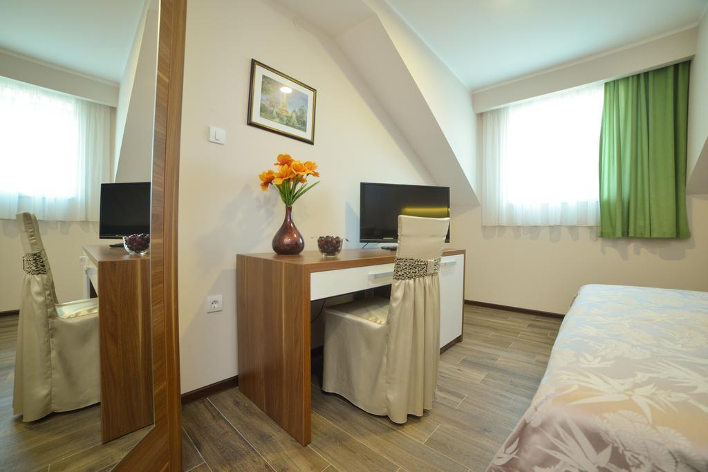 Kesten Futog Habitación foto