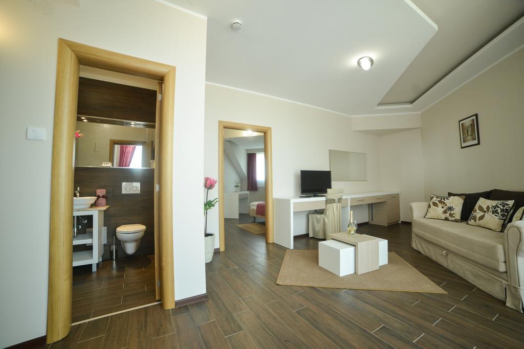 Kesten Futog Habitación foto