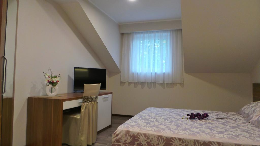 Kesten Futog Habitación foto