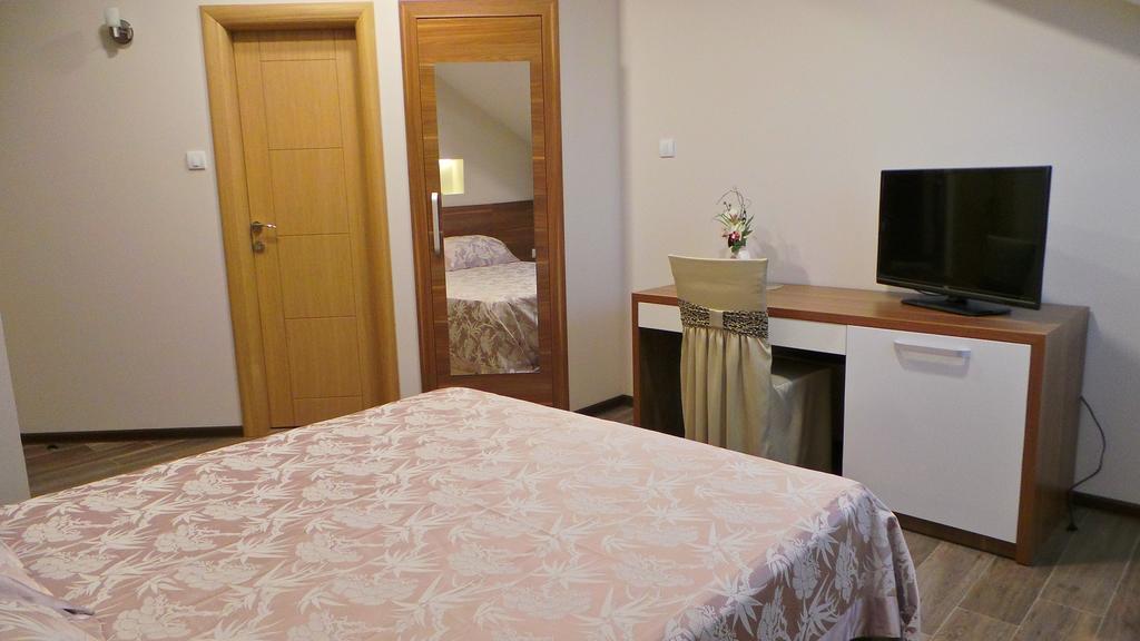 Kesten Futog Habitación foto